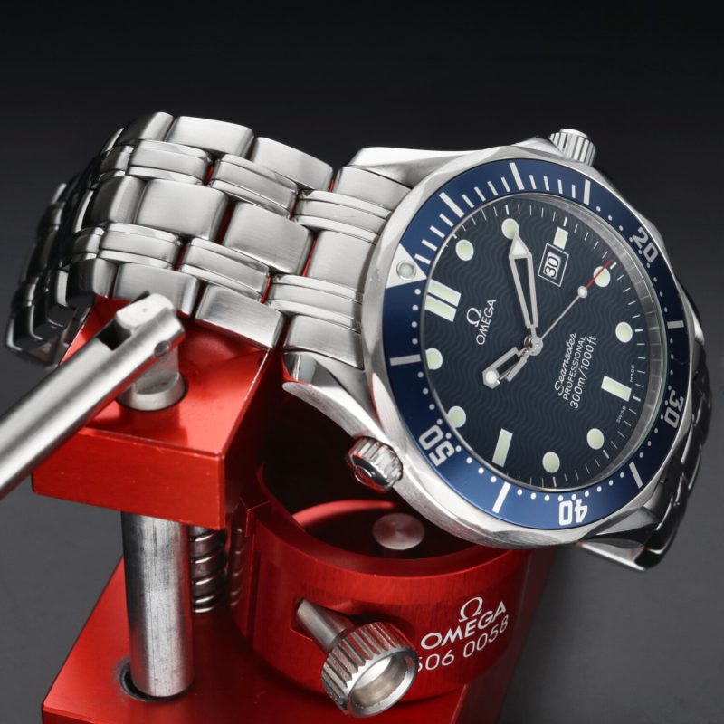 2001 ca. Unpolished Omega ref. 25418000 Bond Seamaster Diver 300M Quartz 41 mm. with Cards - Image 6