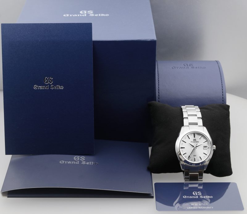 2023 New Unworn Grand Seiko ref. SBGN011 GMT Heritage Collection Quartz 40mm Full-set - Image 16