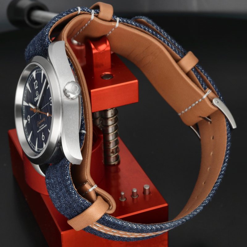 ca. 2020 New Unworn Omega ref. 22012402003001 Seamaster Railmaster Co-Axial Chronometer 40 mm Jeans Dial Full-set - Image 7
