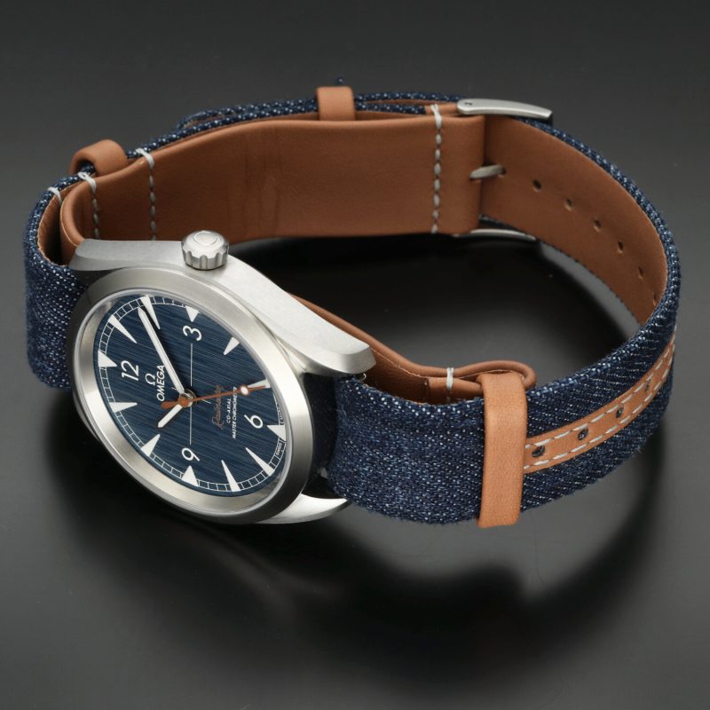 ca. 2020 New Unworn Omega ref. 22012402003001 Seamaster Railmaster Co-Axial Chronometer 40 mm Jeans Dial Full-set - Image 14
