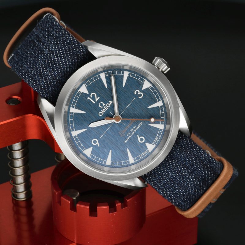 ca. 2020 New Unworn Omega ref. 22012402003001 Seamaster Railmaster Co-Axial Chronometer 40 mm Jeans Dial Full-set - Image 4