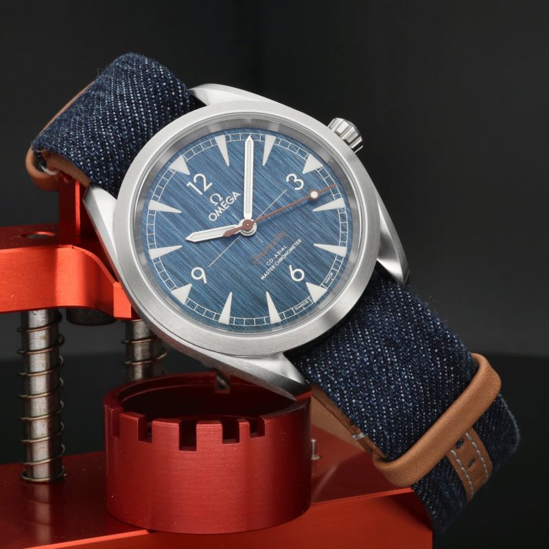 ca. 2020 New Unworn Omega ref. 22012402003001 Seamaster Railmaster Co-Axial Chronometer 40 mm Jeans Dial Full-set - Image 5