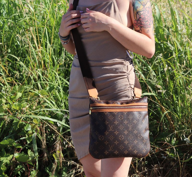 Louis Vuitton Pochette Bosphore Monogram Canvas ref. M40044 - Image 4