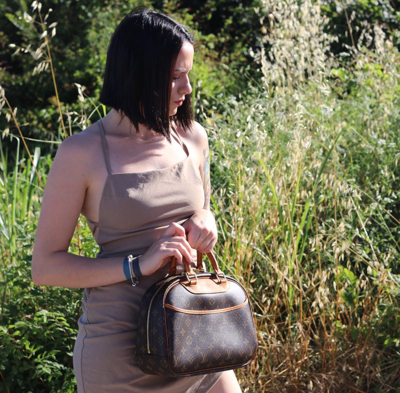 Louis Vuitton Trouville M42228 - Iconic Handbag in Brown Monogram Canvas - Image 4