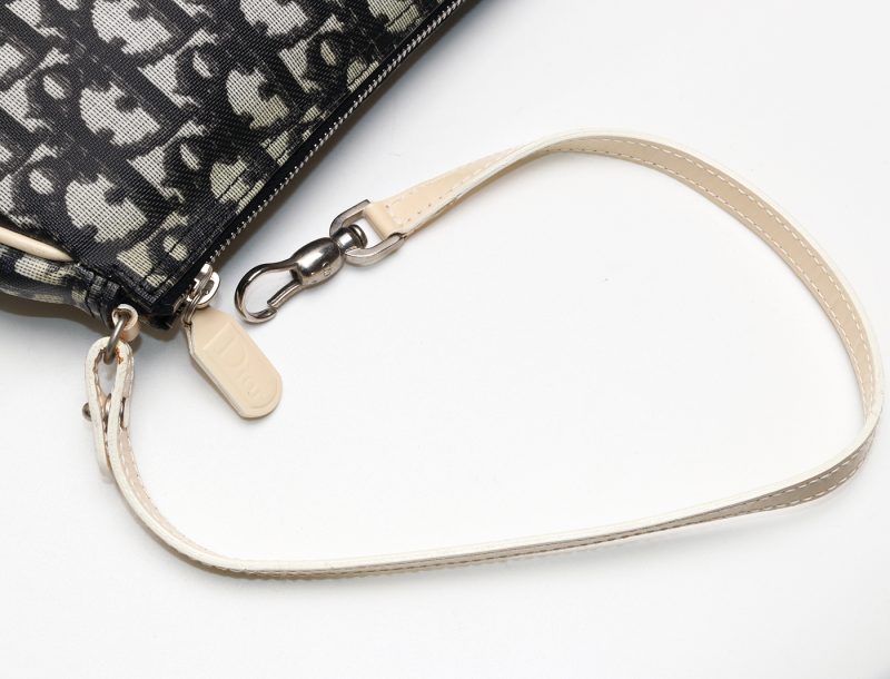Christian Dior Trotter Saddle Bag PVC Nero & Avorio + Spilla CD Trotter - Pre-Loved - immagine 14