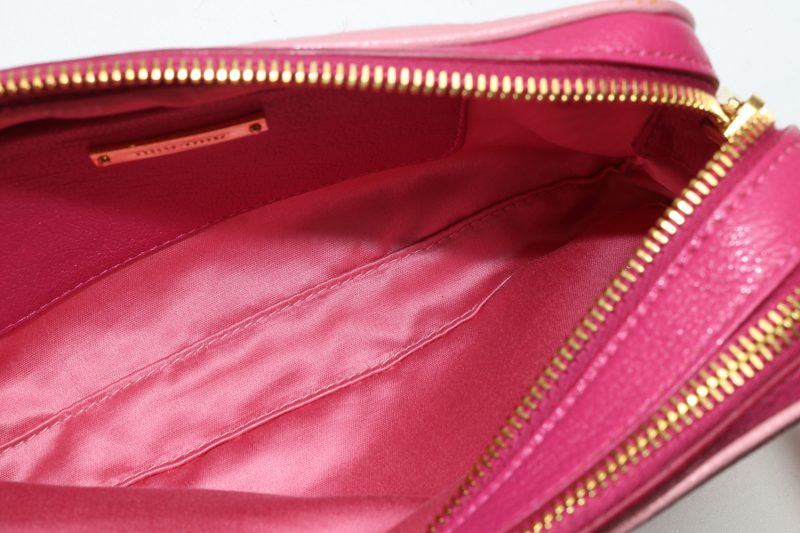 Miu Miu Borsa a Spalla in Pelle Rosa Bicolore - Pre Loved - immagine 17