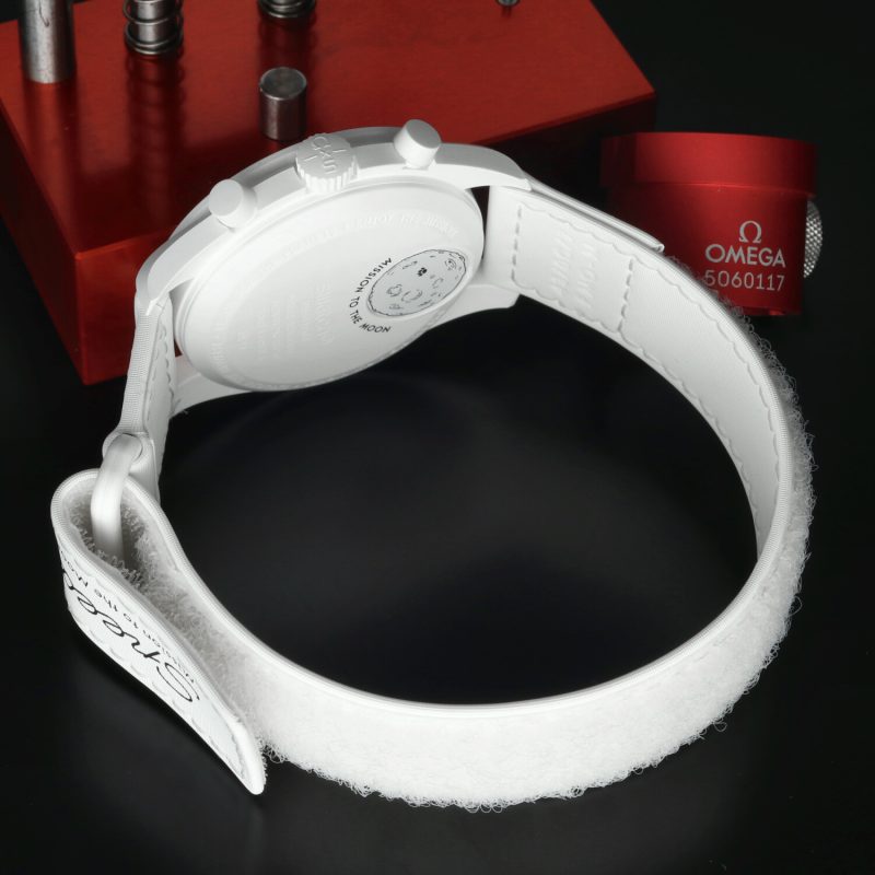 2024 New Unworn Omega x Swatch MoonSwatch Mission to the Moonphase Snoopy SO33W700 Full Set + Triple Strap - Image 8