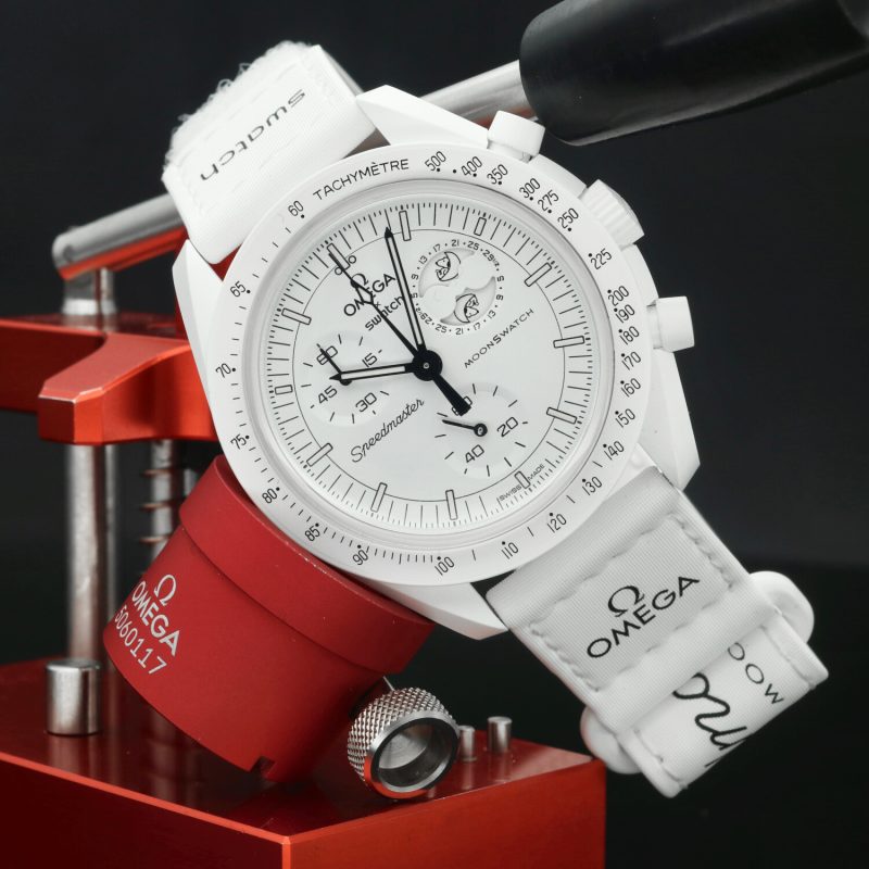 2024 New Unworn Omega x Swatch MoonSwatch Mission to the Moonphase Snoopy SO33W700 Full Set + Triple Strap - Image 2