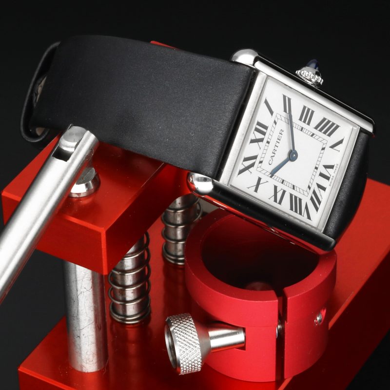 Cartier Tank Must Large WSTA0041 – Orologio 2023 con Cinturino in Raso, Full Set e Garanzia Cartier fino al 2031 - immagine 4
