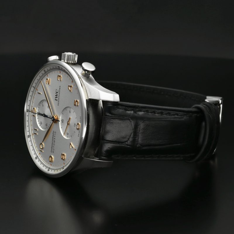 2024 IWC Portoghese Cronografo IW371604 Quadrante Argento, Cinturino in Alligatore, Garanzia Ufficiale IWC Fino al 2032 - immagine 12
