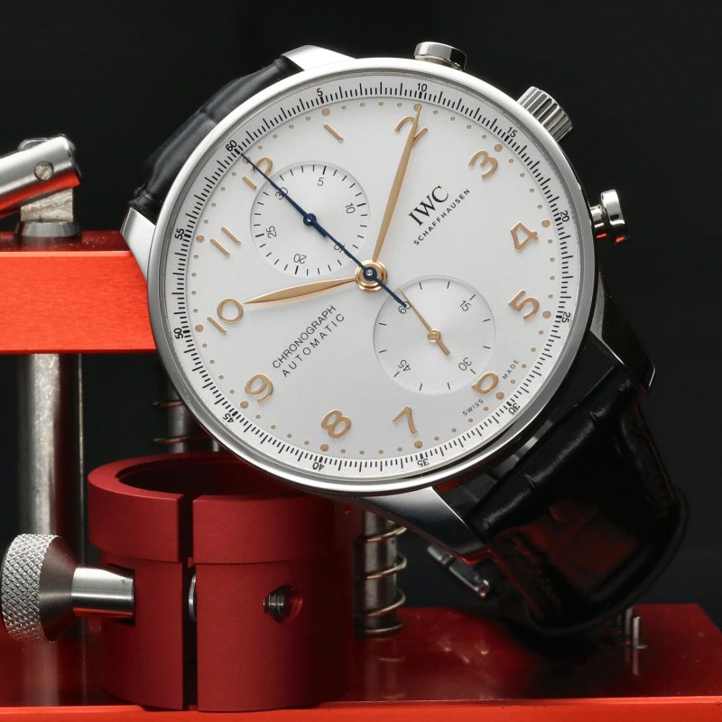 2024 IWC Portoghese Cronografo IW371604 Quadrante Argento, Cinturino in Alligatore, Garanzia Ufficiale IWC Fino al 2032 - immagine 2