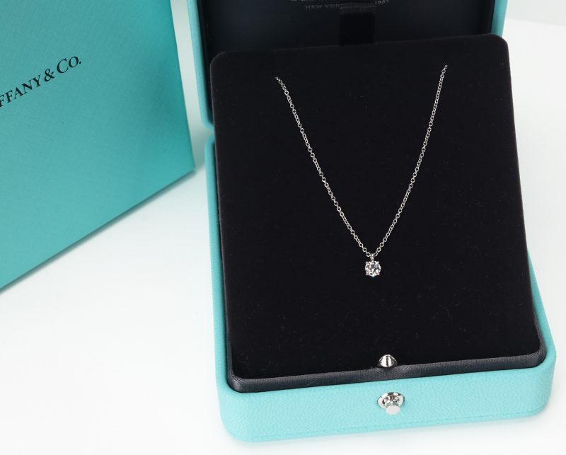Tiffany Collana Solitaire in Platino con Diamante 0,22 ct e Certificato Tiffany - immagine 2