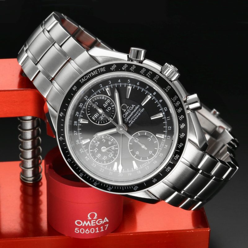 2010 NOS, Mai Indossato, Omega Speedmaster Day Date ref. 3220.50.00 Triple Date Automatico Full Set - immagine 2