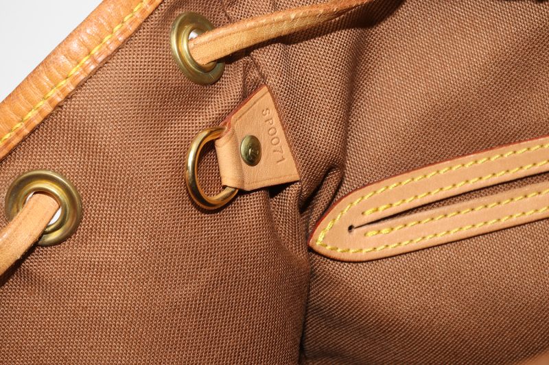 Louis Vuitton Montsouris MM M51136, Zaino Monogram Vintage 2001 con Certificato Entrupy - immagine 16